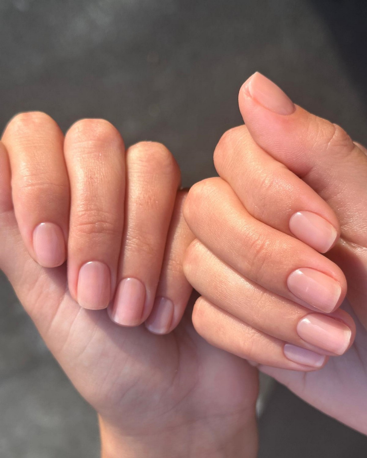 Прозрачные ногти весной 2026: идеи и варианты