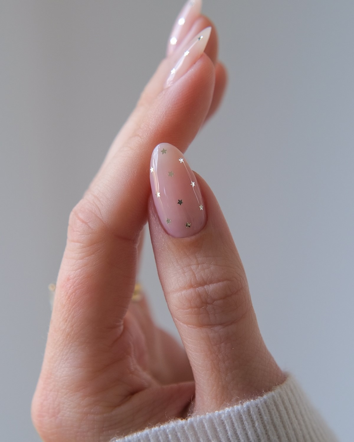 Прозрачные ногти весной 2026: идеи и варианты