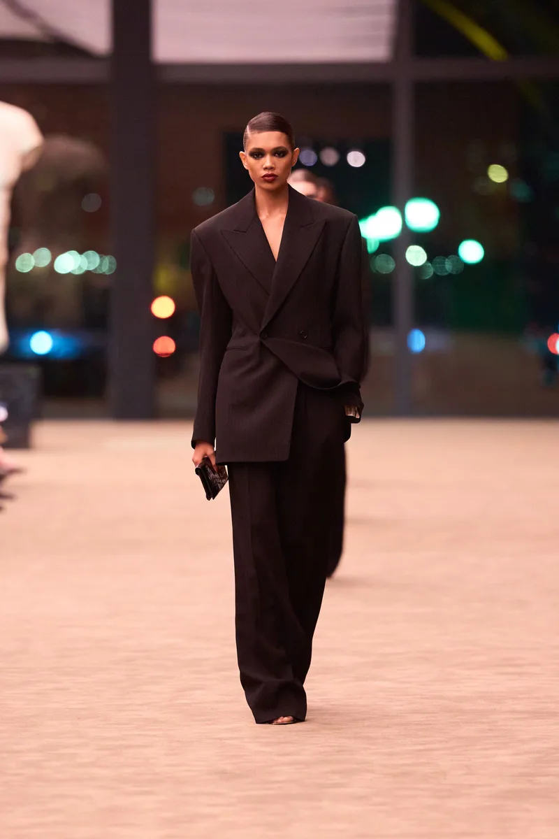 Шоколадный двубортный костюм оверсайз Saint Laurent
