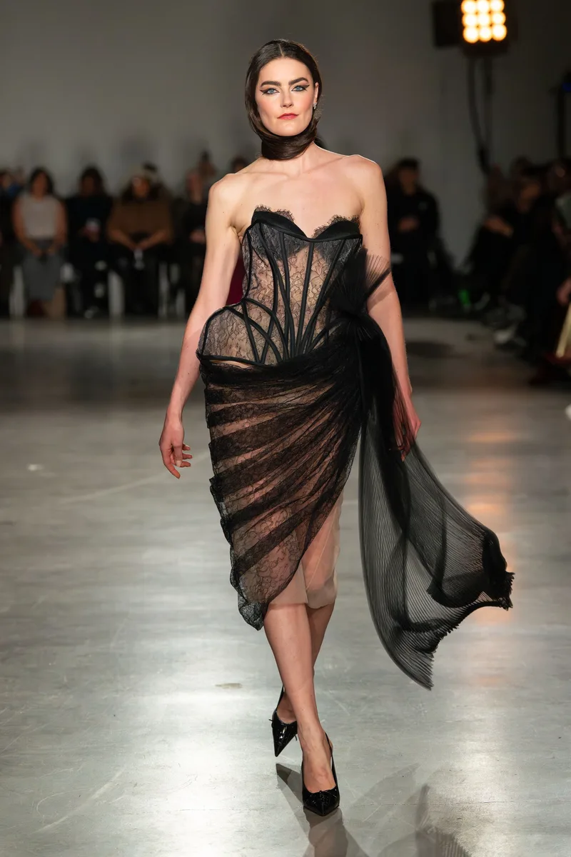 Прозрачный чёрный корсет с драпированной юбкой Christian Siriano
