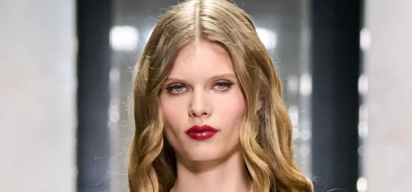 Новогодний макияж 2027: бордовые губы Dolce & Gabbana
