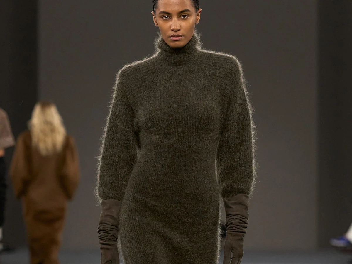 Вязаное платье из мохера с высоким горлом Max Mara, осень-зима 2026-2027